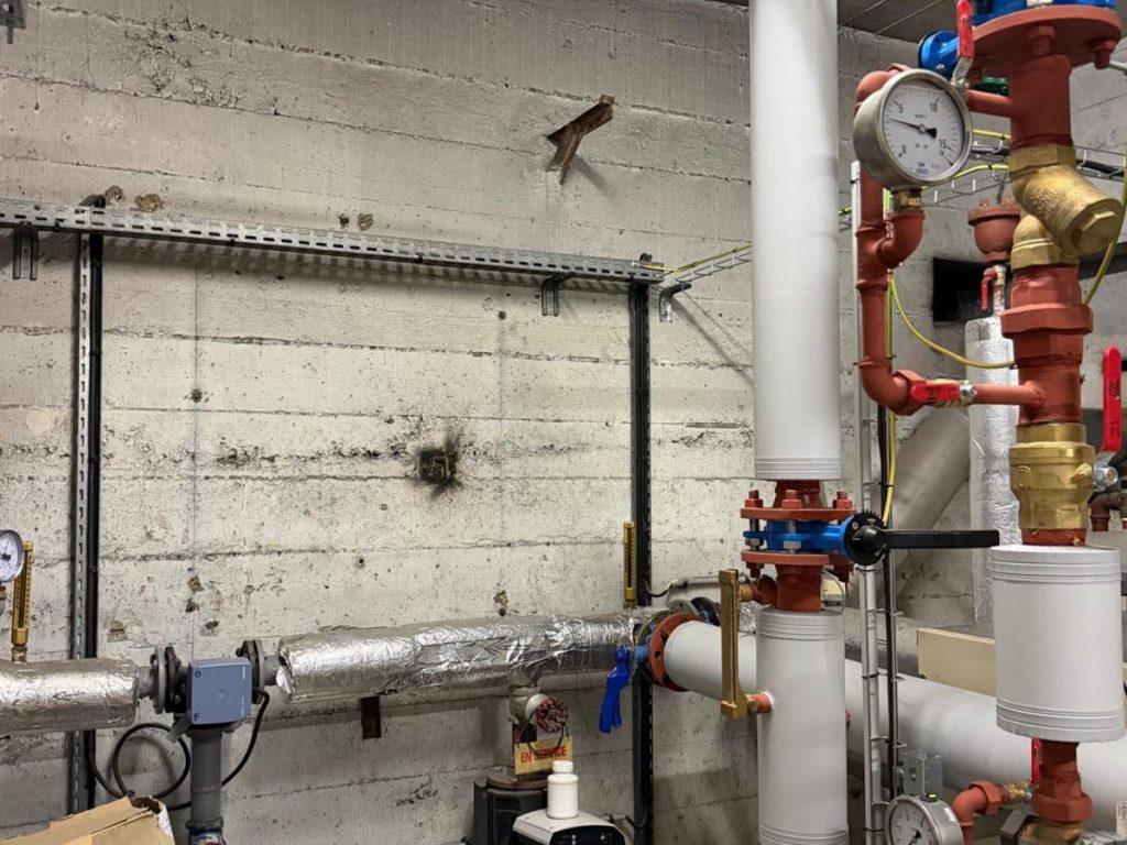 Modernisation d'une chaufferie collective à Pantin avec échangeurs hydrauliques, régulation et réseau de distribution calorifugé réalisé par ERCE.