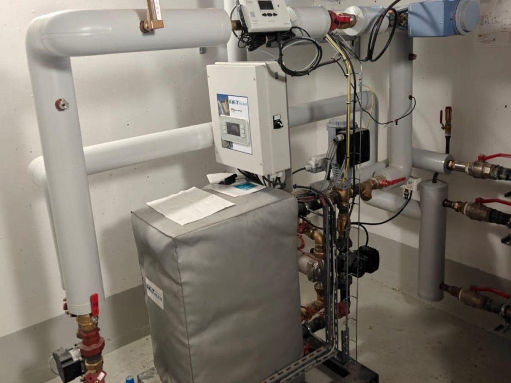 Modernisation d'une chaufferie collective à Quincy-Voisins avec reprise complète du réseau hydraulique, séparateur hydraulique, calorifugeage des canalisations et équipements de régulation installés par ERCE.